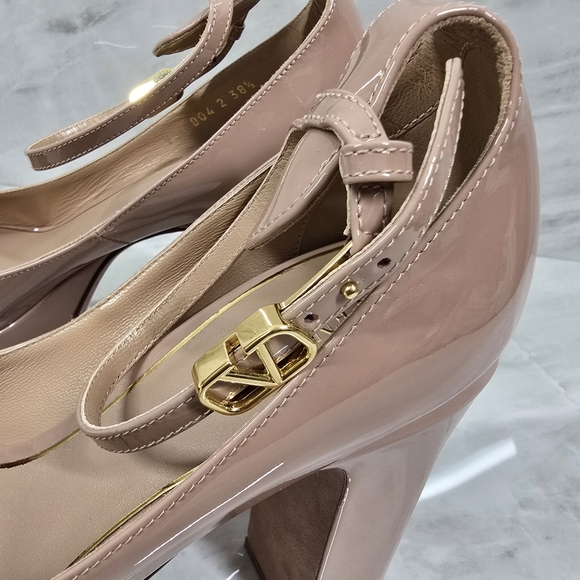 Valentino Garavani Heels - Picture 4 of 10